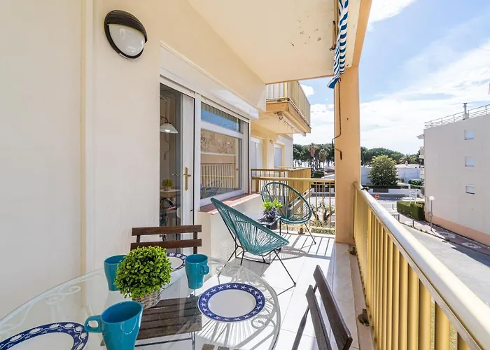 Coastal Paradise & Cozy Home With A 100M From The Beach!